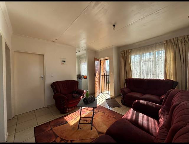 2 BEDROOM HOUSE FOR SALE IN VANDERBIJLPARK CE 4